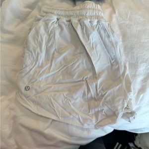 Lululemon White hotty hot shorts long size 12